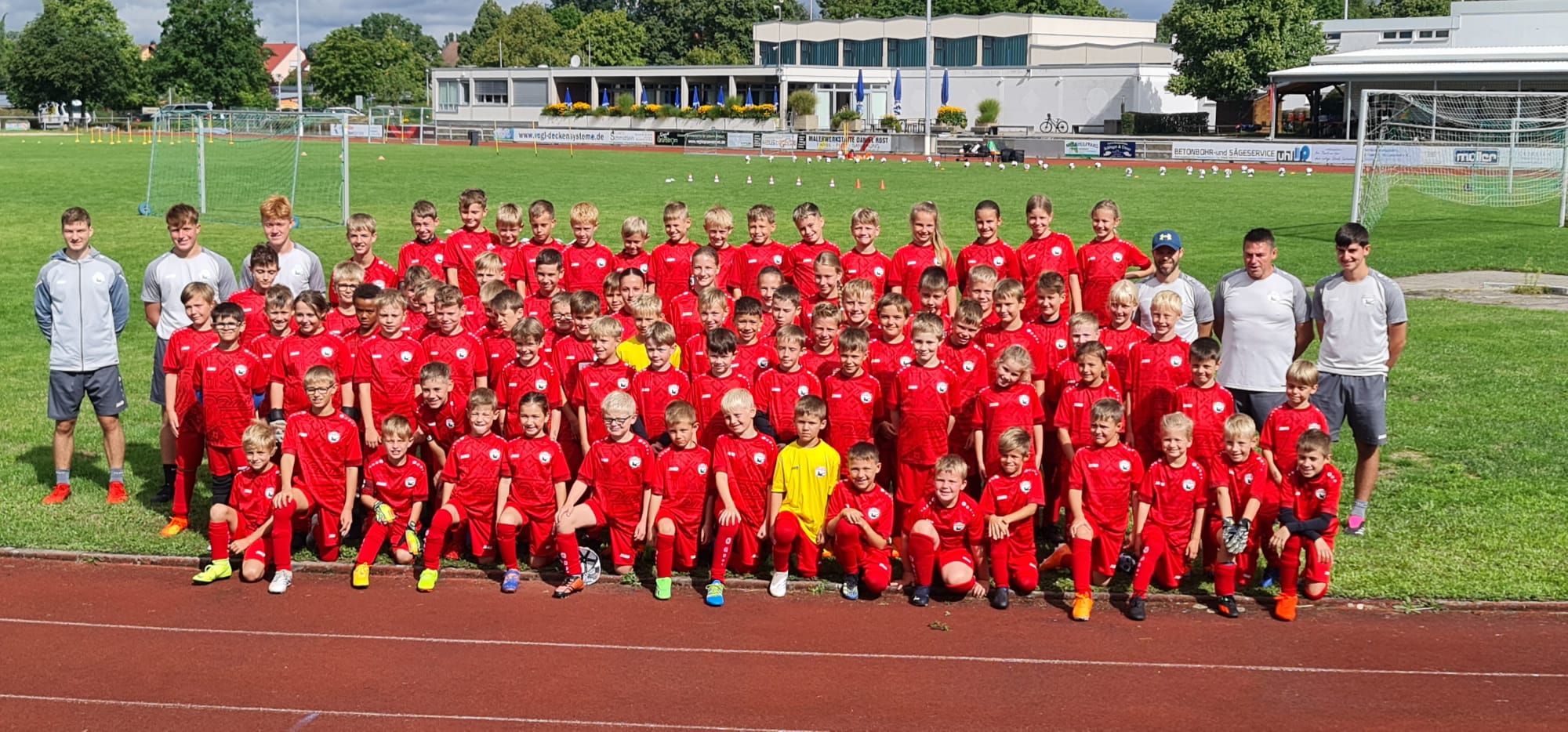Read more about the article Hans-Dorfner-Fußballschule beim DTV zu Gast